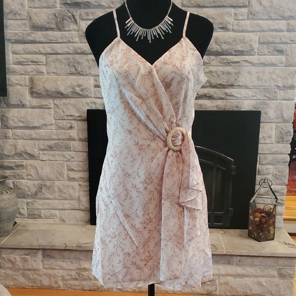 Promesa Floral Faux Wrap Dress with Buckle. Size Medium - Picture 1 of 8